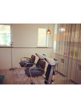 こだわりのシャンプーブースで、極上のリラックスタイムを…♪頭皮・髪の状態に合わせたケアで美髪に★