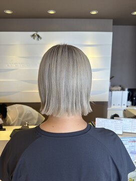 ルシード スタイル レクラ 栄生店(L'UCIDO STYLE L'eclat) ハイトーン×切りっぱなしボブ