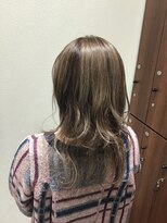 アクセ&nbsp;ナチュラルブラウンハッシュカットミディ美シルエット20代30代