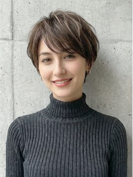 シオミエイチタルミ(shiomi H TARUMI) 【グレージュカラー】柔らかさと品を纏う大人ショート