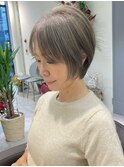 40代50代に人気の上品白髪ぼかしショート