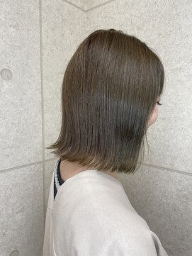 ヘアースタジオ シーオーイー(hair studio C-O-E) ミディアムボブ、グレージュカラー