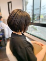 アトリエアルシュ(atelier ARCHE)&nbsp;広がる量が多いくせ毛を丸みナチュラル前下がりボブ