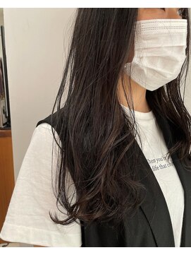 ウタ(uta) 【あおき　ひかる】毛先に動きを、ゆるふわロング