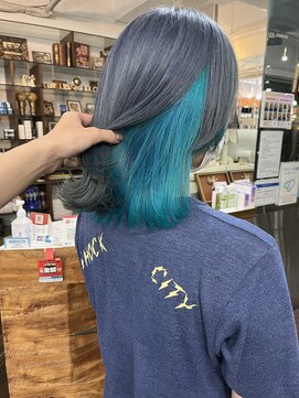 バイブアンドアネックス(VIBE & ANNEX) 《Momoka》インナーカラーウルフカットブルーアッシュ水色