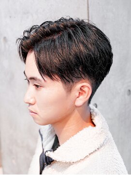 アルファ 新宿(alpha) フェザーパーマ/ブルーブラック/刈り上げセンターパート[新宿]