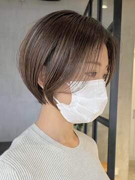 エリマ  茅ヶ崎(elima) ショートカットショートボブミルクティーベージュカラー前髪なし