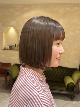 ビュートリアム265(BEAUTRIUM 265) 切りっぱなしボブ あごラインボブ ぱつっとボブブラウンベージュ