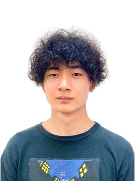 黄ぐまくん美容室 メンズ　ツーブロック　ランダムツイストパーマ