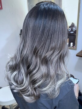 ブレイズヘアー(BLAZEhair) ホワイトシルバーバレイヤージュ3ヶ月後×ブリーチ2回