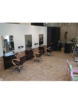 丁寧なカウンセリングで髪のお悩みを解決☆髪の状態に合わせて、自宅でのケア方法もしっかりアドバイス◎