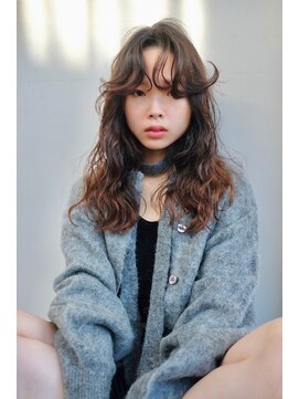 ロングパーマ小顔30代40代暗髪