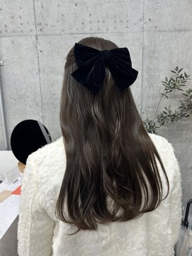 ロエ(LOE) 赤みを消したヘーゼルブラウン！