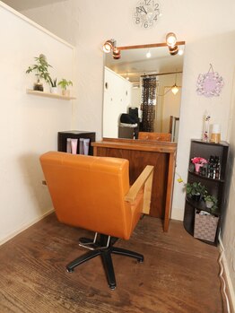 ヘアサロン グランツ(Hair Salon Glanz)の写真/半個室空間で周りを気にせずリラックス♪忙しい毎日を忘れてゆったりとしたサロンタイムをお過ごしください