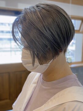 ヒロ クラシコ ヘアー(HILO CLASSICO hair) ハイトーン　シルバーカラー　ショートボブ