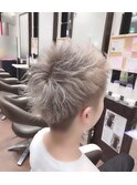 プラチナグレージュのアップバングstyle