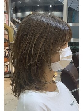 ノノ(nono) 寒色系カラーで大人可愛いミディアムスタイル