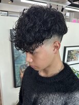 ウェイビーエフティフィフス 横浜西口(WAVEY ft.fifth)&nbsp;スペインカールラルフカールスキンフェードカット刈り上げ横浜