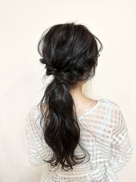 アブティール(ABOUTIR) 黒髪ポニー