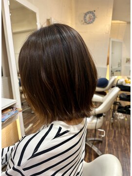 ティティーサッポロ(tity sapporo) ぱつんボブ×グラデーションカラー