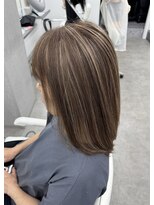 ロエ 元町店(Loe)&nbsp;元町レイヤーカット顔周りダブルカラー白髪ぼかしハイライト