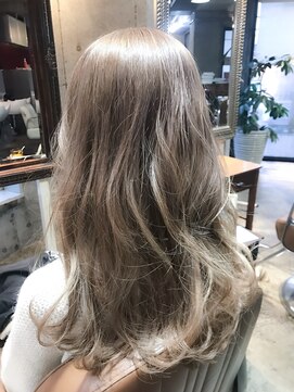 サロンドミルク 原宿(salon de MiLK) イルミナ艶ツヤベージュ