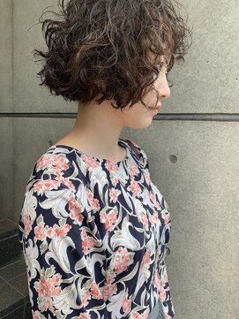 ビビト(bibito) bibito 前髪切りっぱなしマニッシュショート小顔ソバージュ