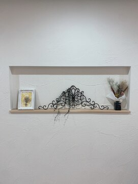 ブローチ(BroocH) アンティークな空間