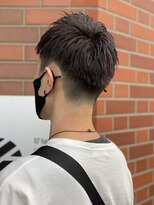 イイナヘアガレージ(117)&nbsp;【117hairgarage】メンズグレーカラー_刈り上げスタイル