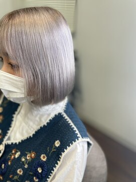 ジウ 上通り(JIU) 20代30代小顔ゆるふわショートボブホワイトシルバー