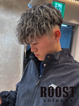 ルースト 渋谷店(ROOST) スペインカールホワイトハイライト