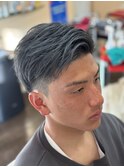 ツーブロック刈り上げショート。