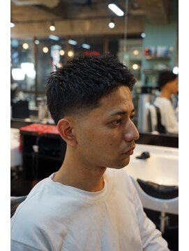 タイト スワッグ バーバーワークス(TIGHT SWAG BARBERWORKS) テーパーフェード×スパイキーショート