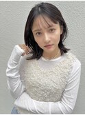 薄め前髪ぱっつん大人外ハネくびれミディアム暗髪渋谷mutsuki
