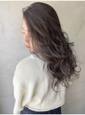 バレイヤージュベースを活かしてナチュラルなアッシュカラーに