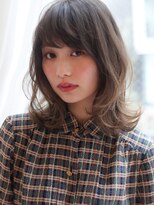 ヴィヴィ(VIVIE)&nbsp;オリーブグレージュ小顔外ハネくびれヘア韓国レイヤーミディアム