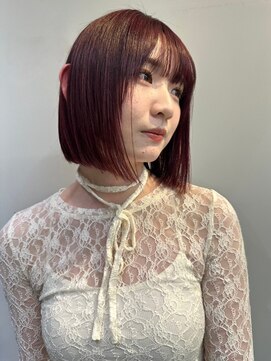 ヴヴ(Bub) 切りっぱなしボブ 顔周りカット カシスレッド 艶髪 20代