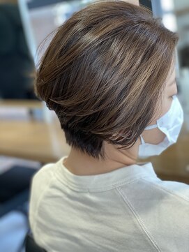 コスアンドコウ 横浜山下(Cos&Co.) イメチェン　ハンサムショート　大人カジュアルスタイル