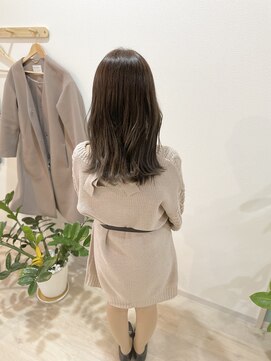 リュタン(LUTIN) LUTIN巻いて毛先カールで大人可愛いグレージュヘア