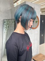 テトヘアー(teto hair)&nbsp;個性的スタイル　前下がりショート　ハイライト　シルバーカラー