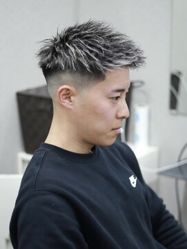 スラッシュ(SLASH) ツイストパーマ/短髪/ホワイトメッシュ/スキンフェード/姫路