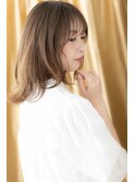 くすみベージュ外ハネ小顔ミディアムロングウルフY越谷30代40代