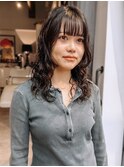 ミディアムパーマ 顔周りカット フルバング ツヤ髪 20代30代