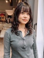 ヴヴ(Bub) ミディアムパーマ 顔周りカット フルバング ツヤ髪 20代30代