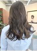 栄艶髪ロングヨシンモリグレージュヘア