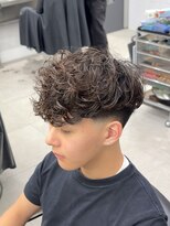 グルーマーズトウキョウ(GROOMER/S TOKYO)&nbsp;スペインカール　フェード　海外風　メンズパーマ