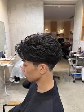 メンズクル(men's quru.) フェザーパーマニュアンスパーマ刈り上げセンターパート春日井駅