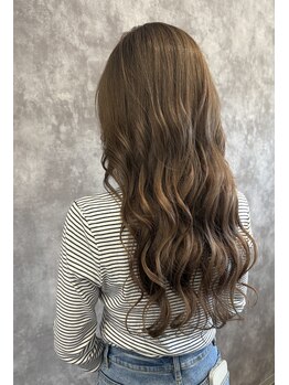 ヘアーズミンク ハグラザキ(Hairs mink Hagurazaki)の写真/大人女性に似合う上品カラー。自然なおしゃれ感と扱いやすさを大切にした、マンツーマン施術のサロンです。