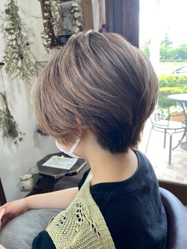 美容室 メザミー MESAMIES 奥行きショート大人可愛いレイヤー20代30代透け感寒色カラー