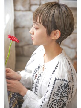 カライング(ing) 大人可愛い20代30代40代黒髪前下がりひし形小顔ボブ丸みショート